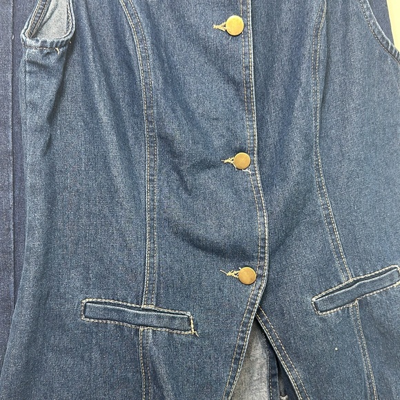 Denim pants set with elastic at the back of the pants and gold buttons - Picture 2 of 7